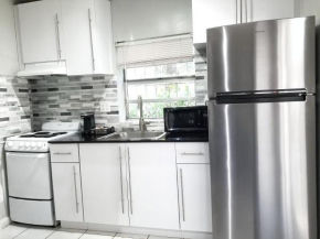 Glam Private Studio 4 Miles from Hard Rock Stadium